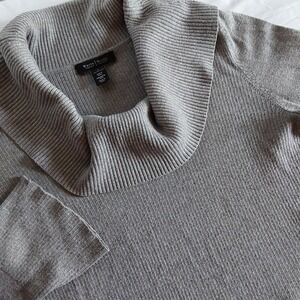 White House Black Market Women's Lg Gray Long Sleeve Cowl‎ Neck Stretch Sweater